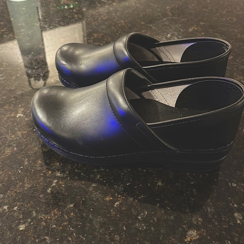 Size 40 (9.5) black Dansko